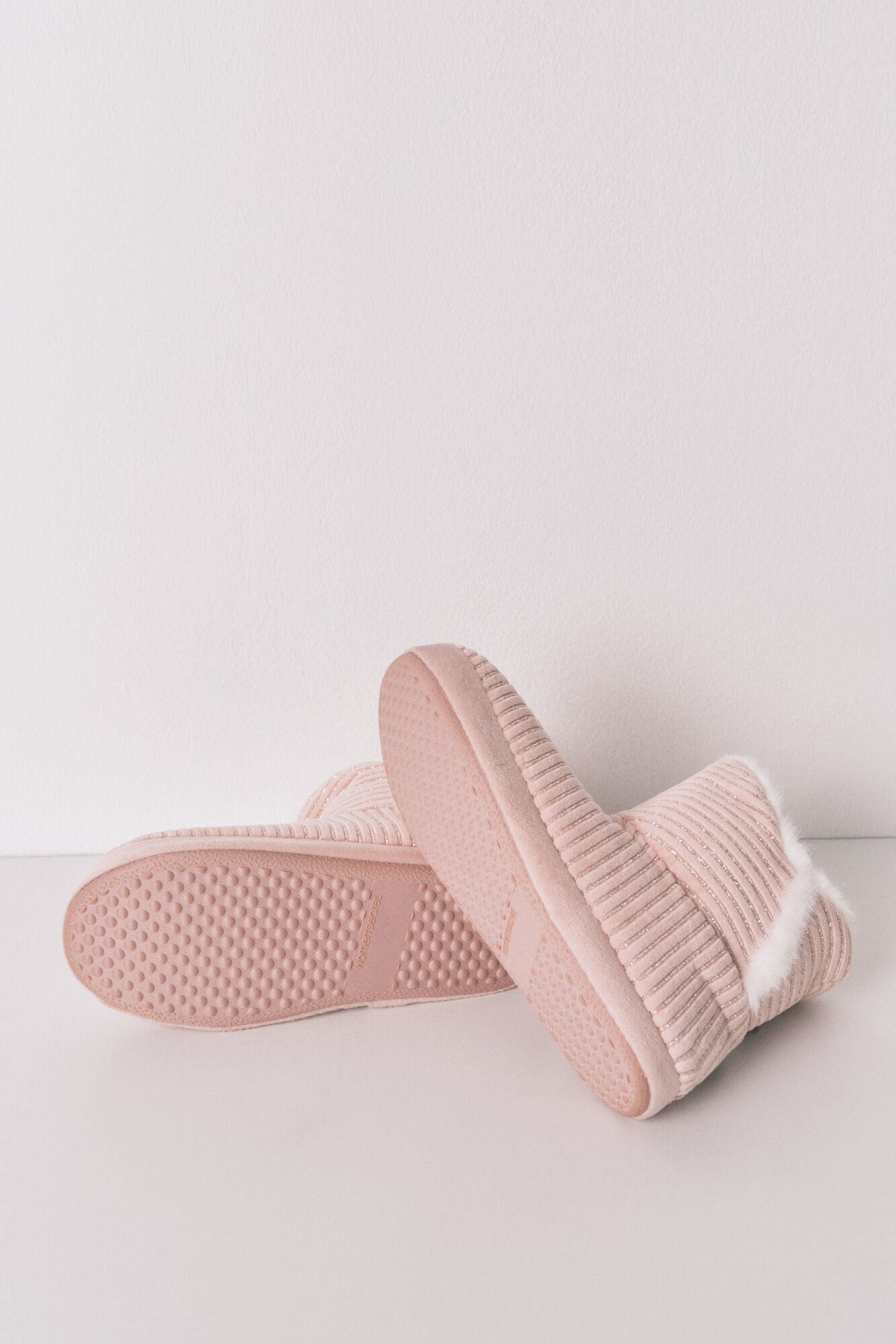 Pink lurex ribbed boot slippers