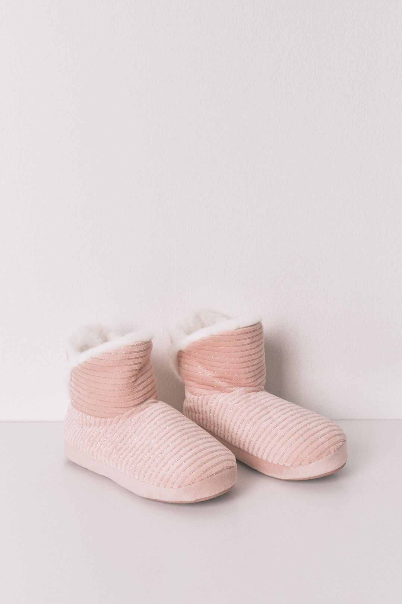 Pink lurex ribbed boot slippers