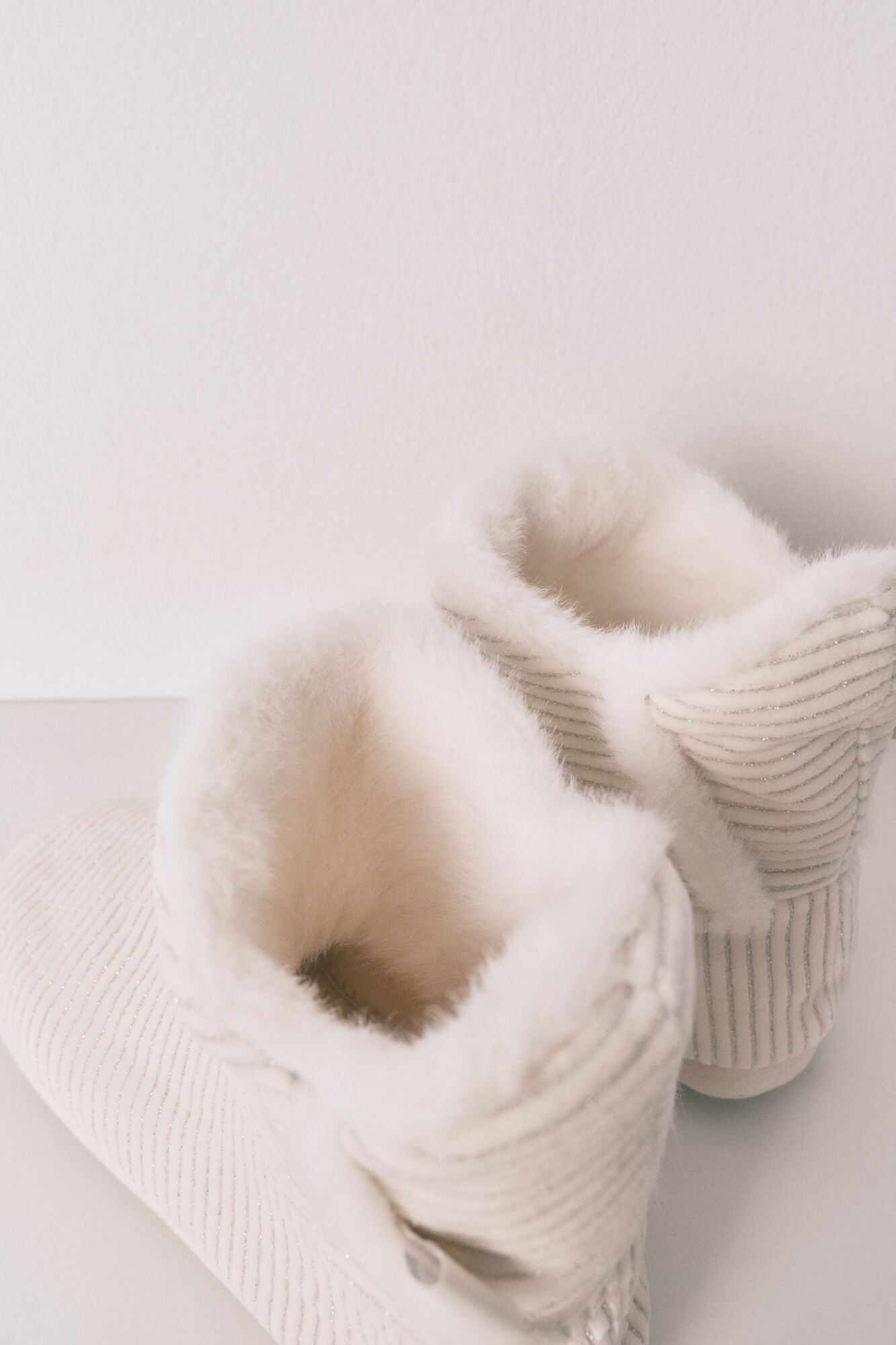 White lurex ribbed boot slippers