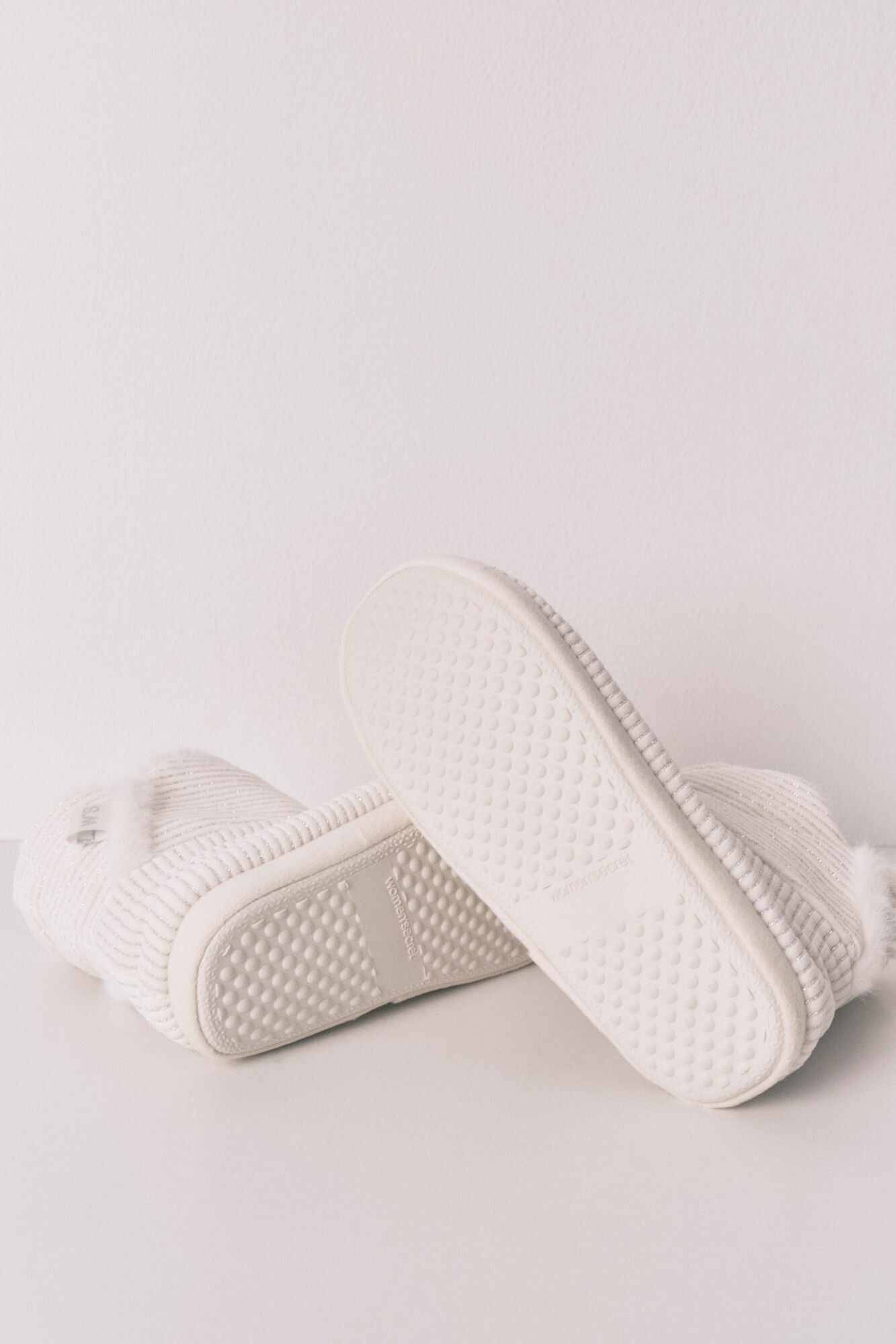White lurex ribbed boot slippers