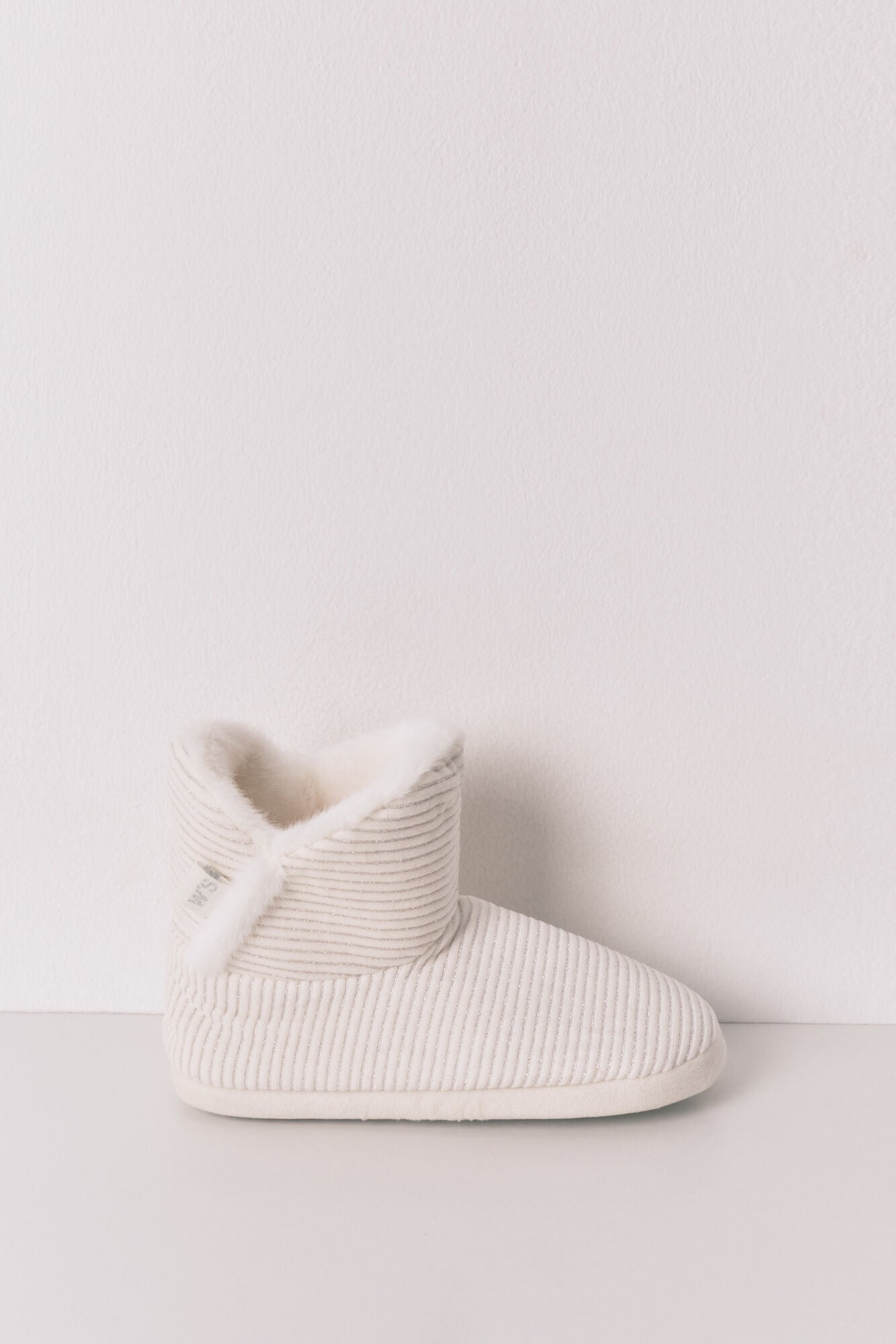 White lurex ribbed boot slippers
