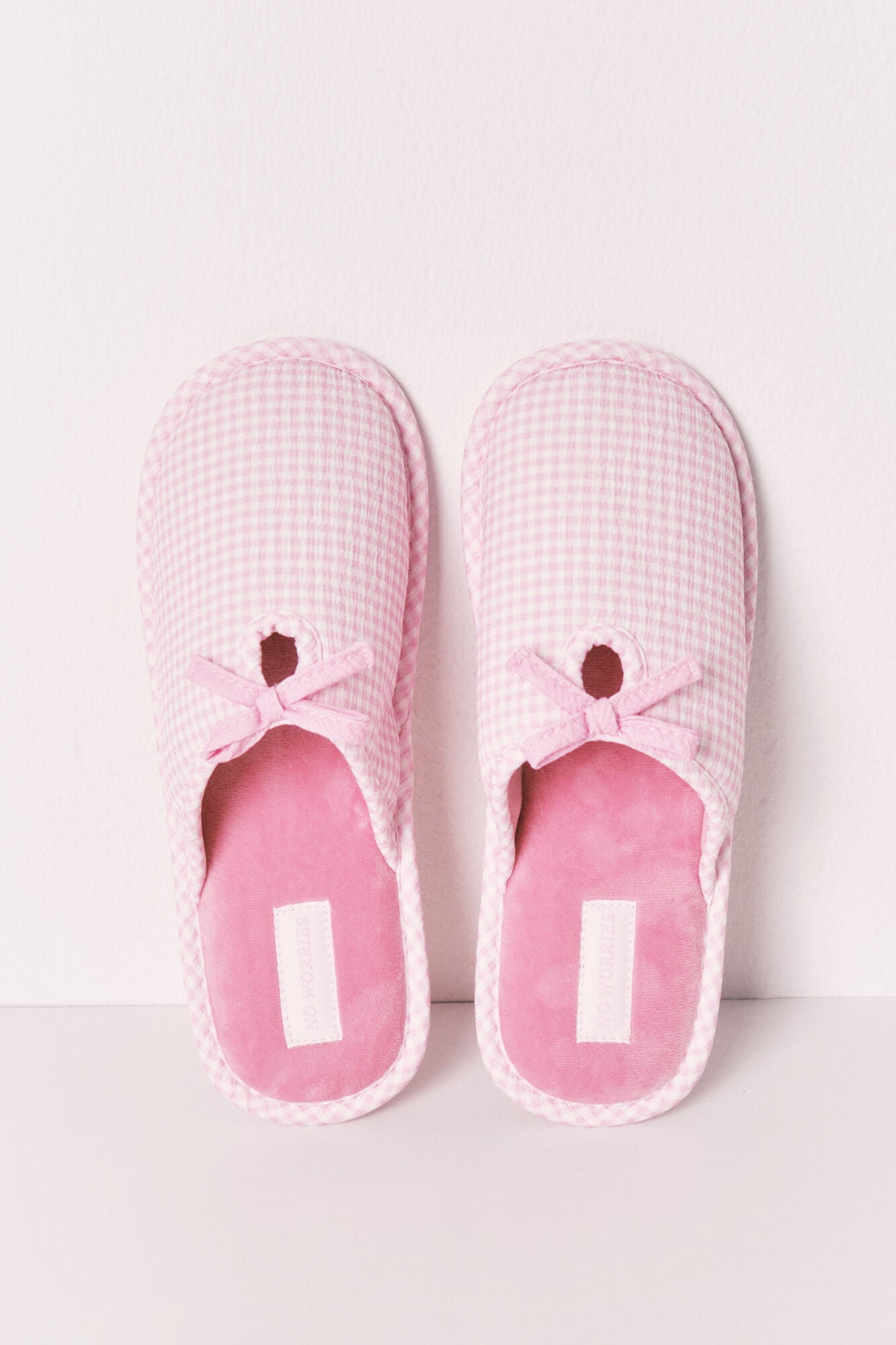 House slippers with bow