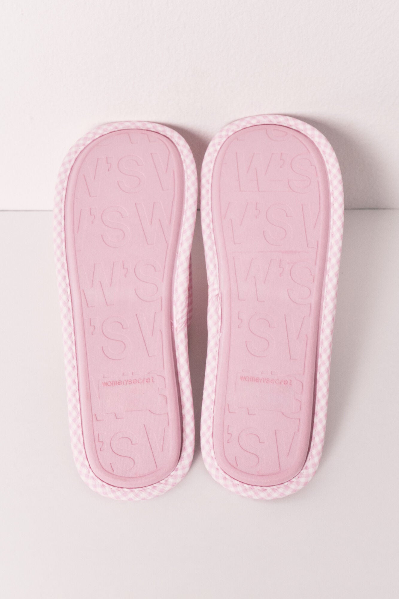 House slippers with bow