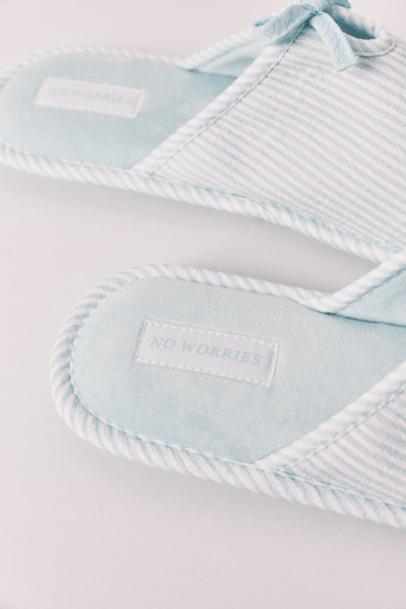 House slippers with bow
