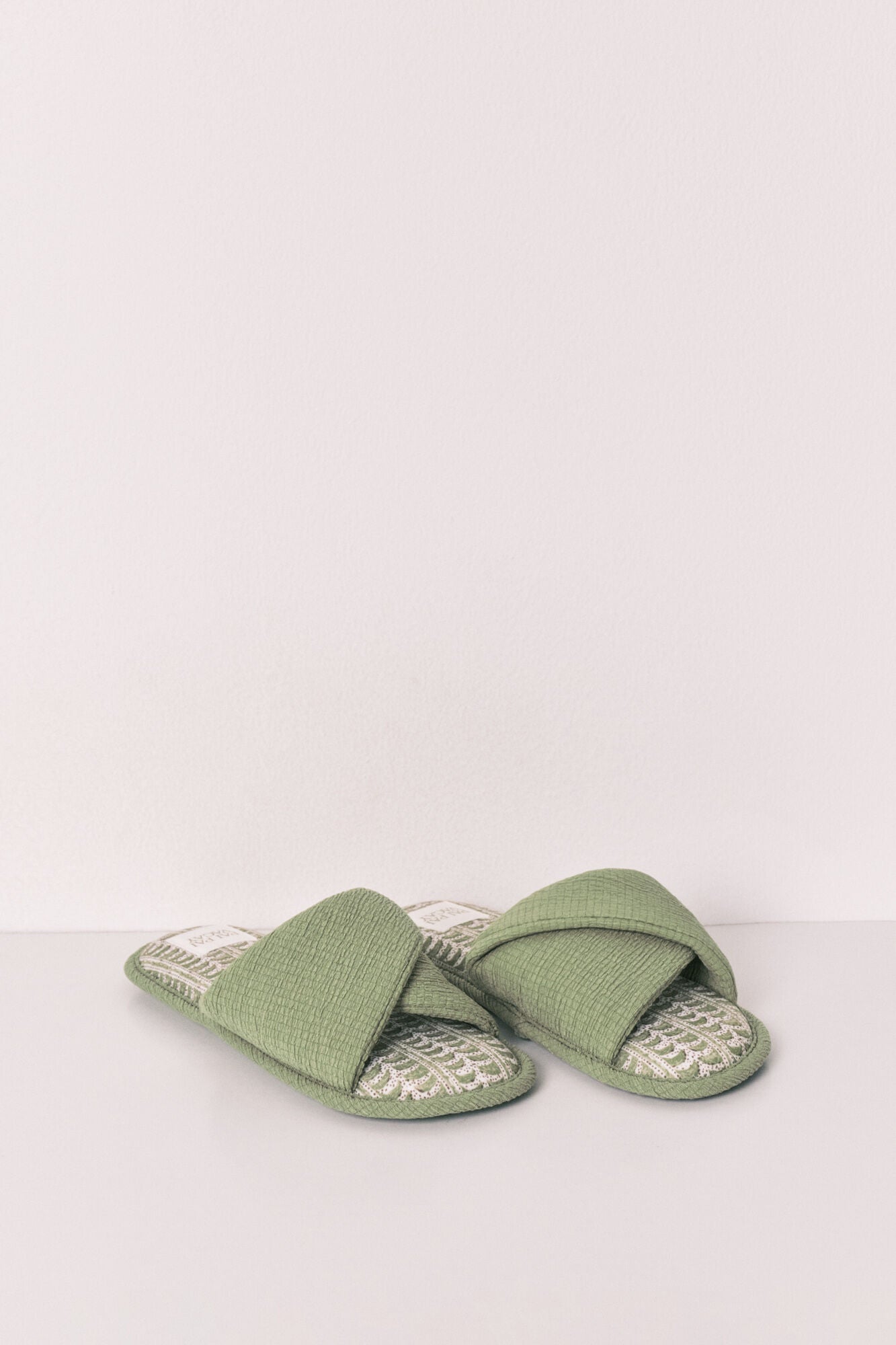 Green palm tree house slippers