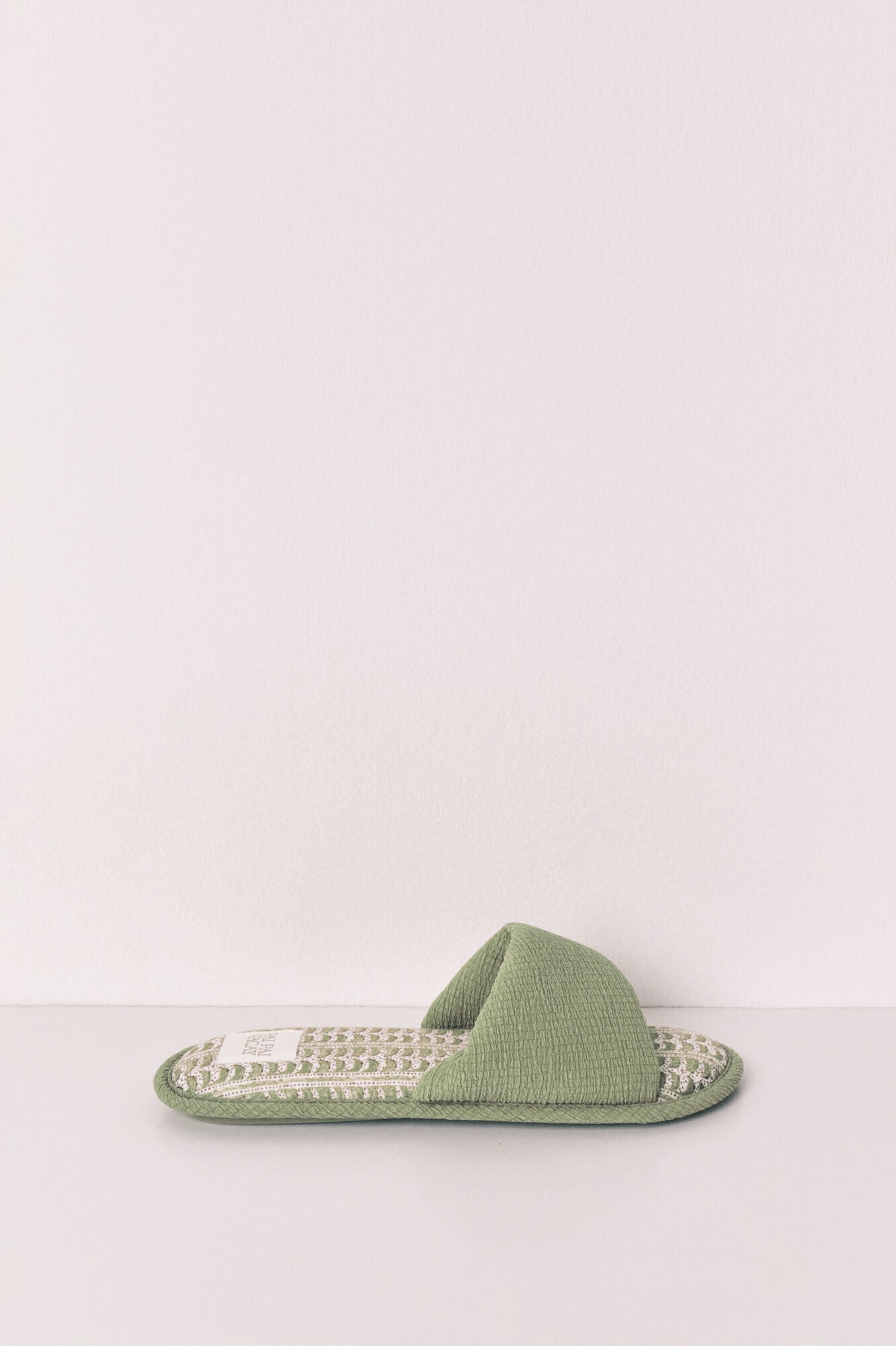 Green palm tree house slippers