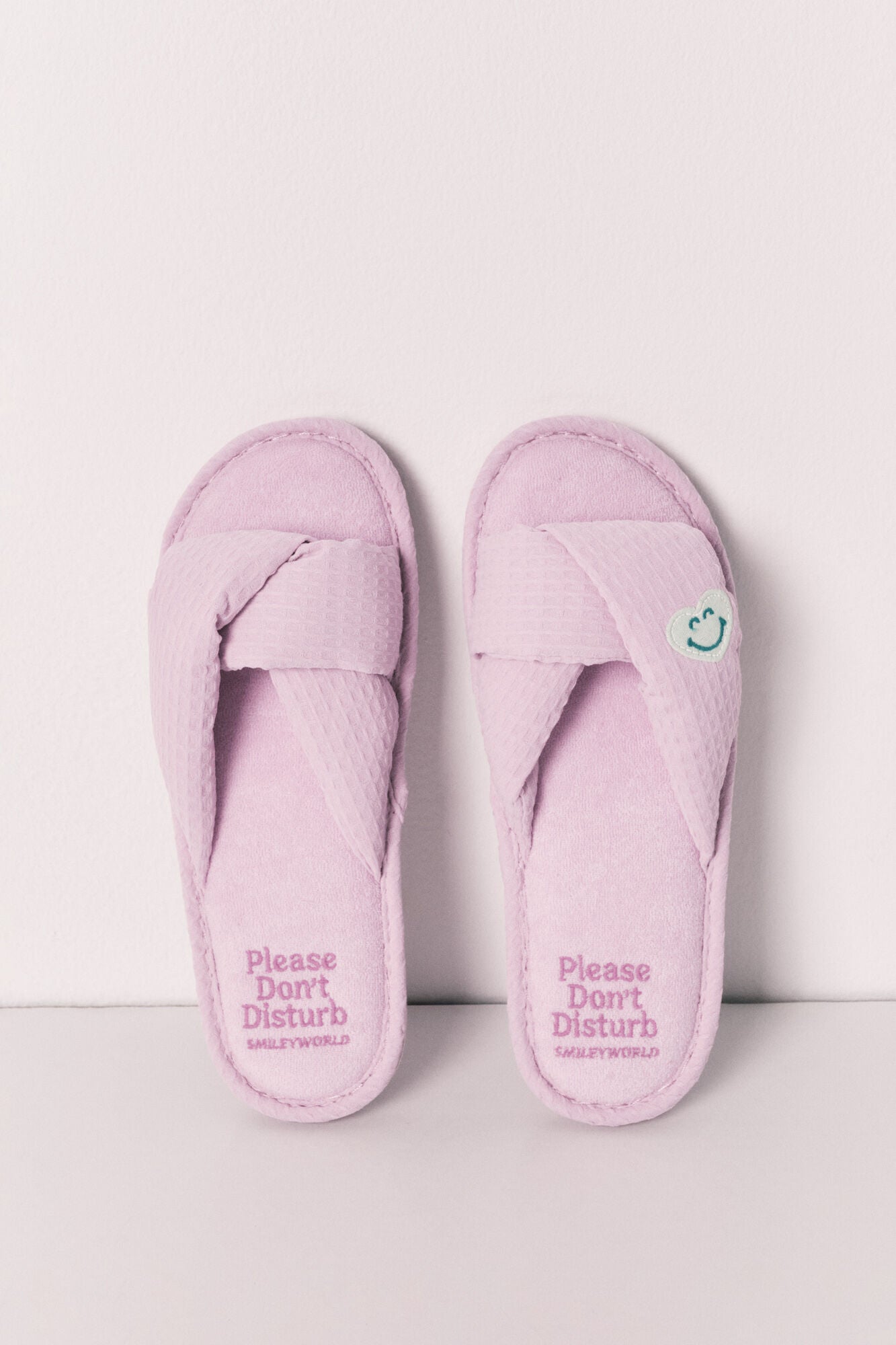 SmileyWorld¨ knot slippers