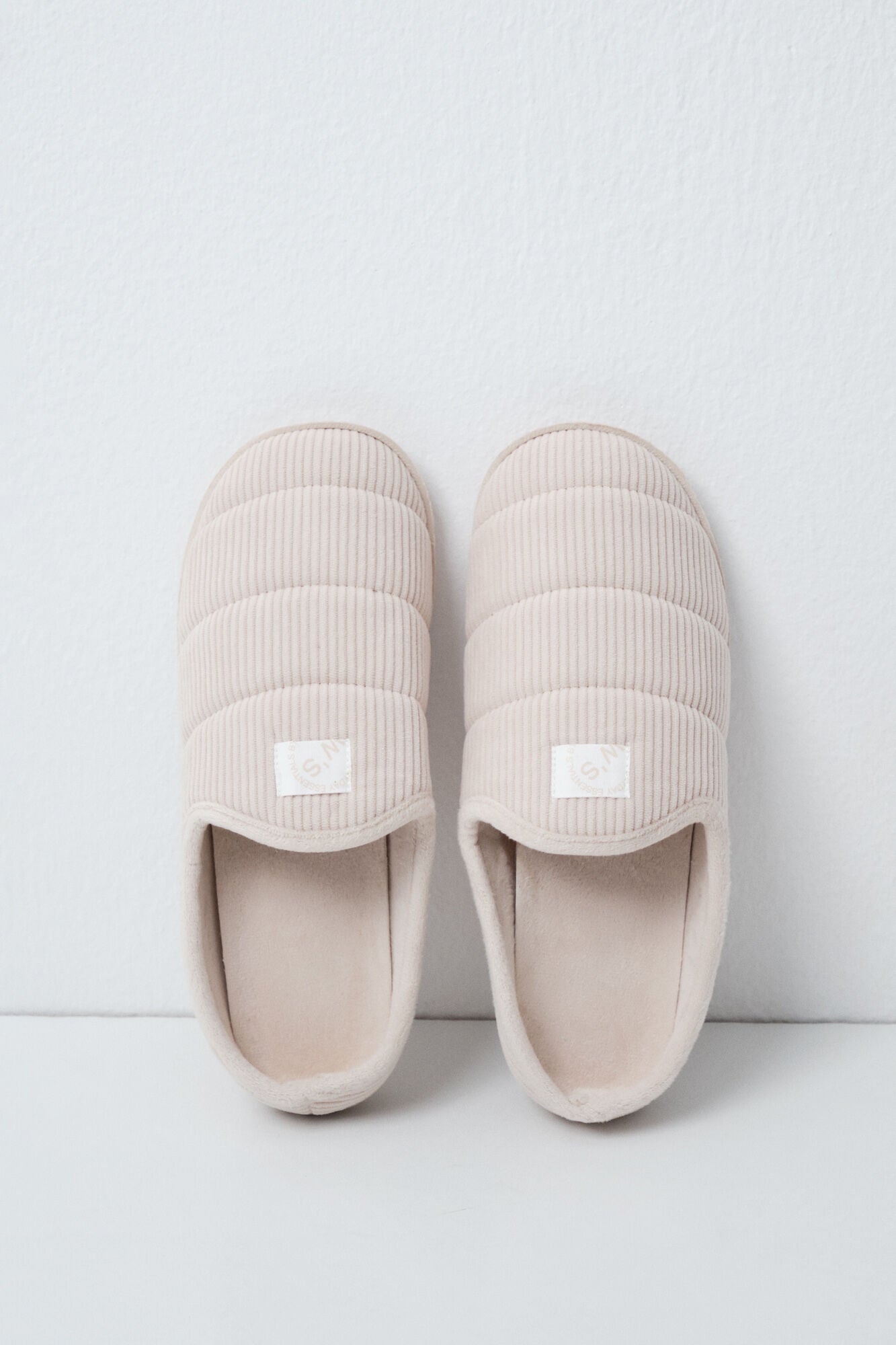 SLIPPERS