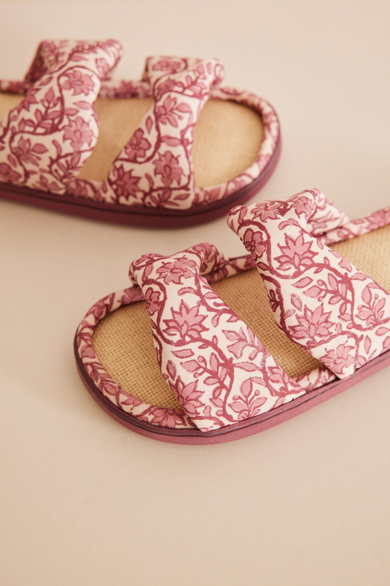 Open floral print sandals