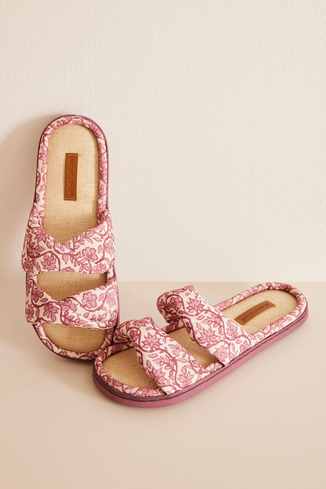 Open floral print sandals