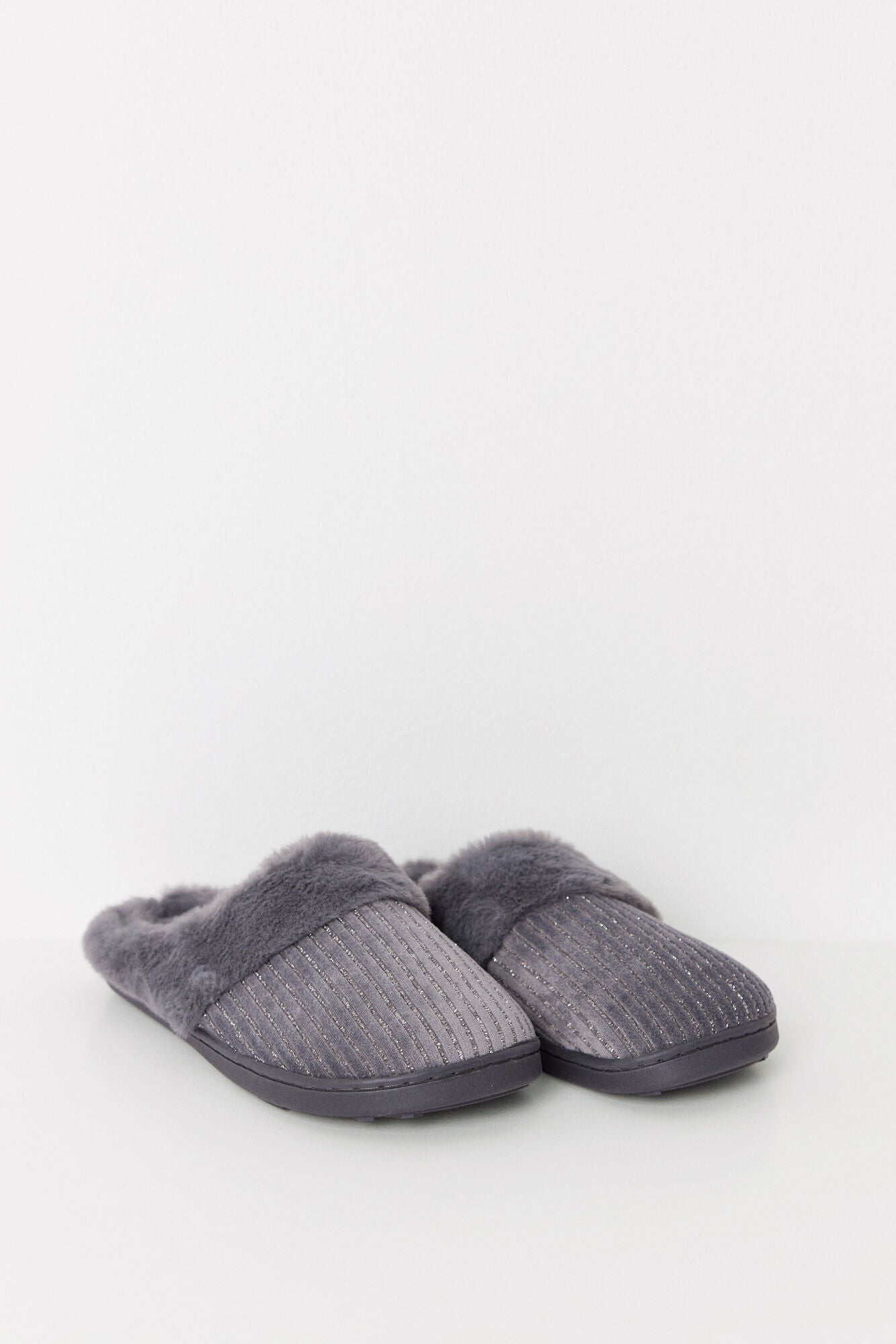 House slippers in charcoal lurex fur