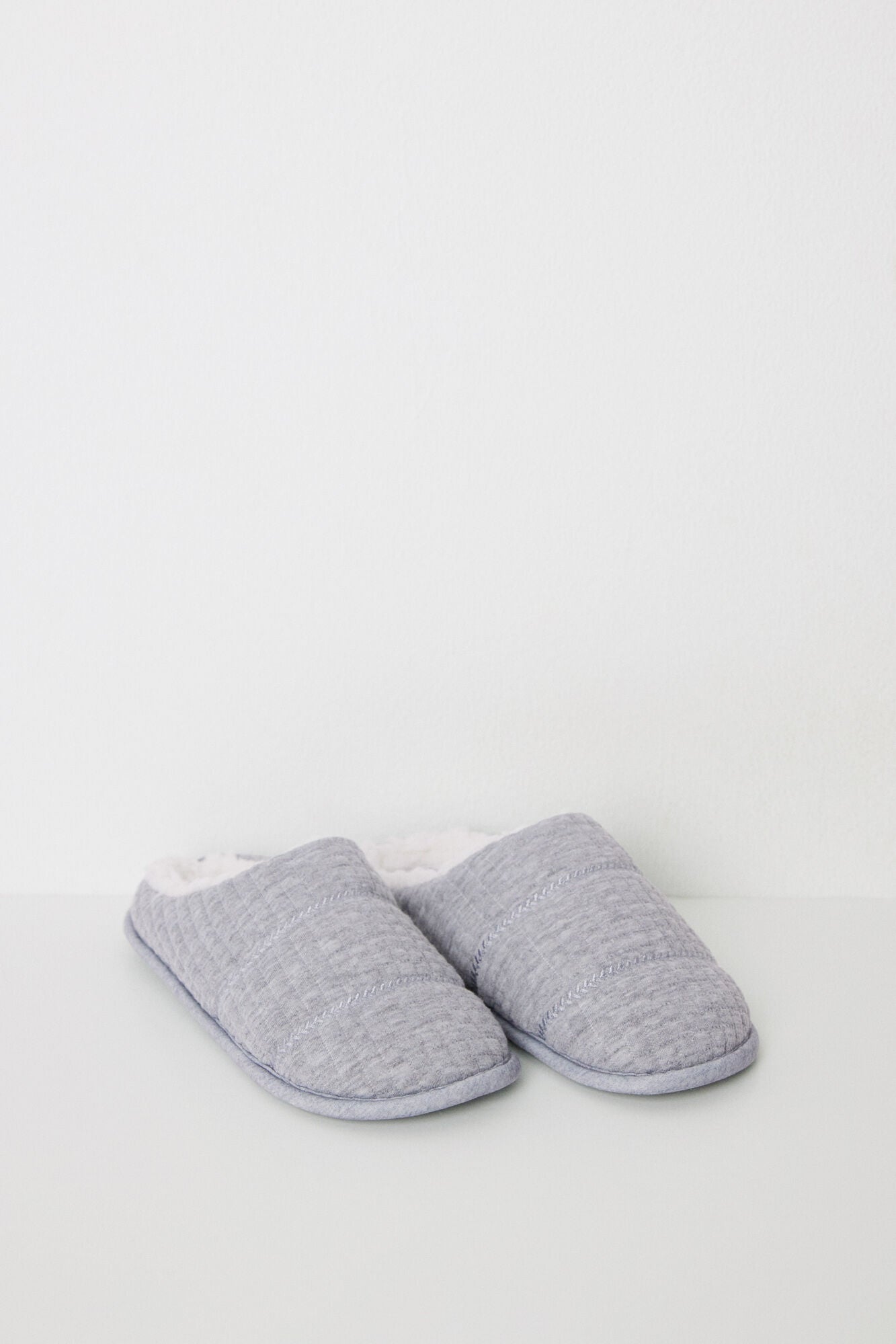Ivory padded closed slippers