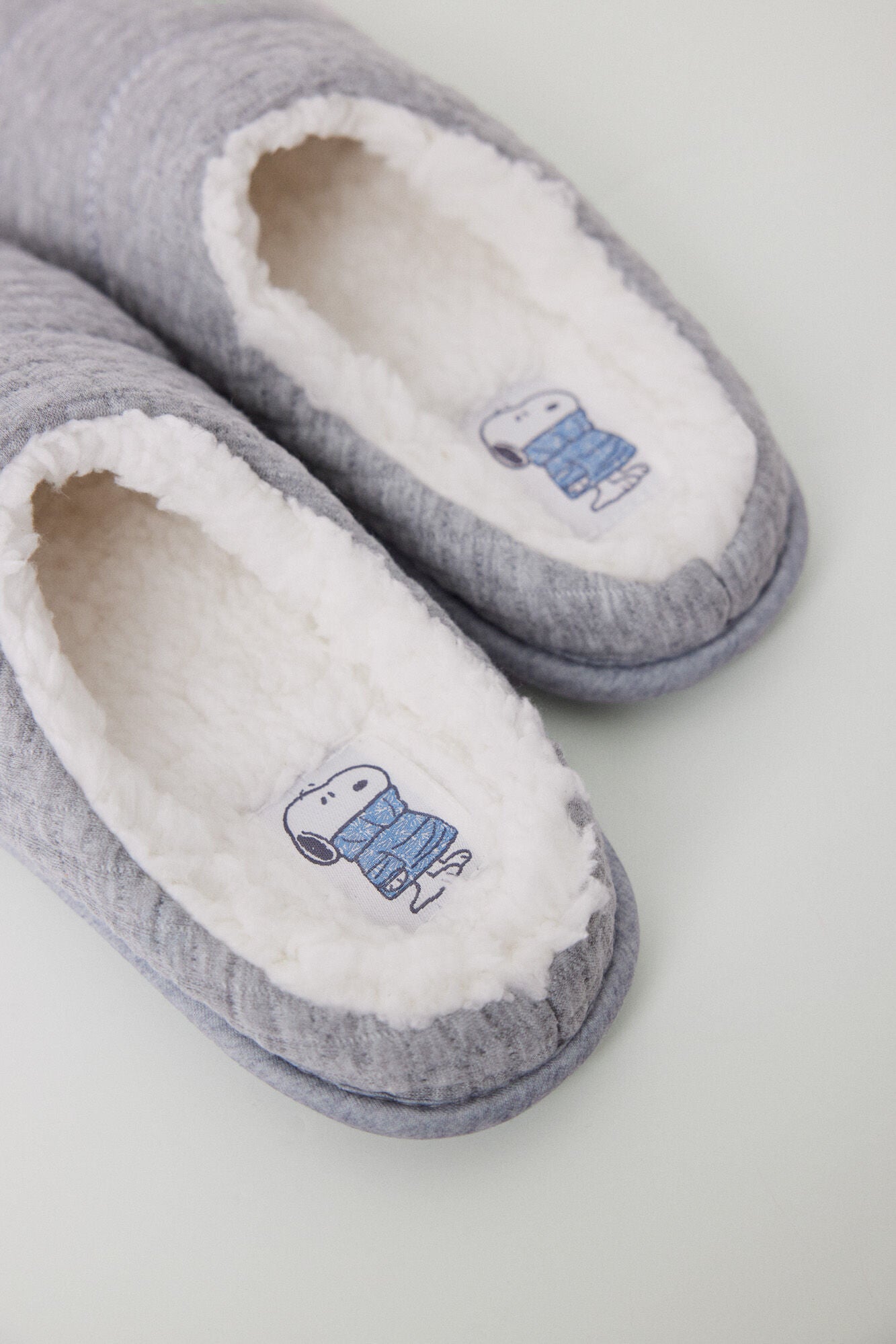 Ivory padded closed slippers