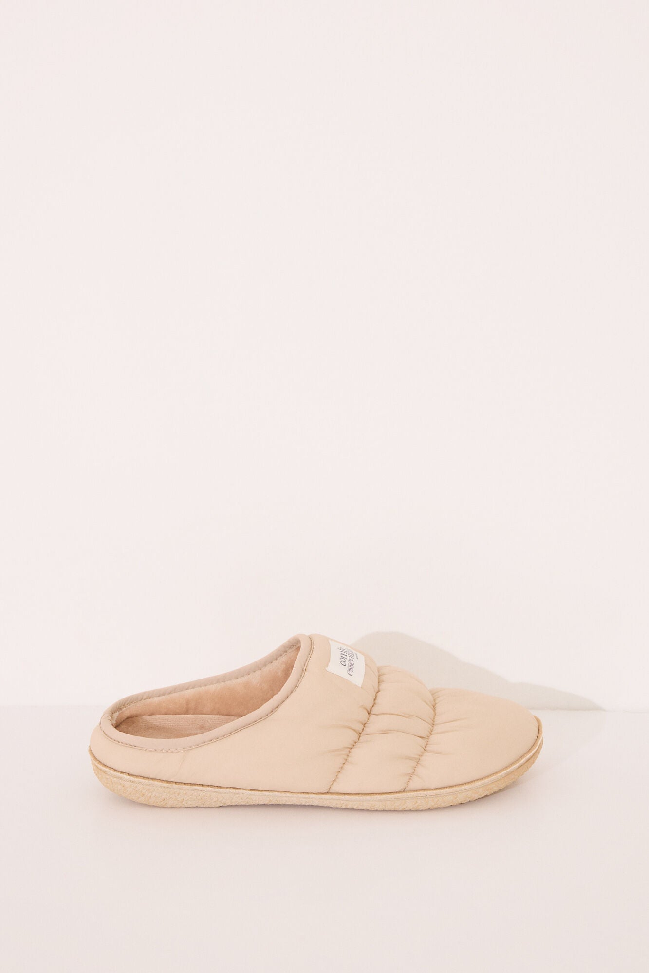 Beige padded nylon house slippers