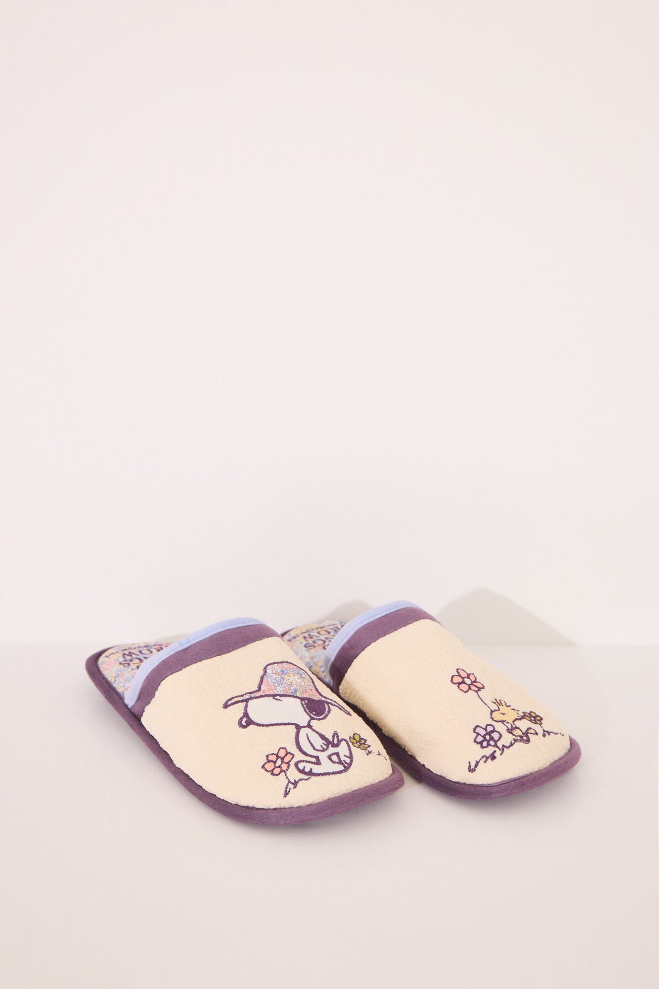 Snoopy yellow slippers