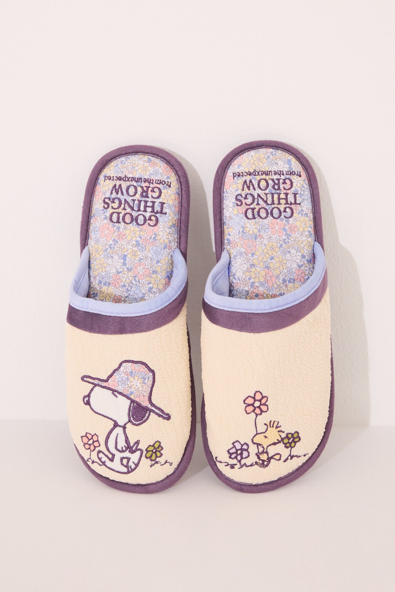 Snoopy yellow slippers
