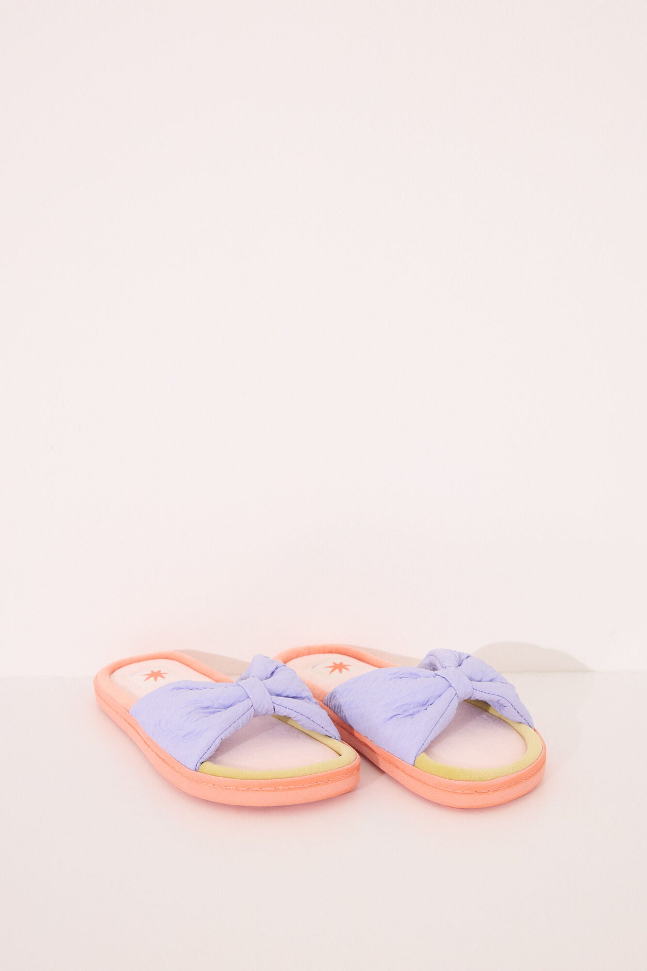 Open-toed slippers