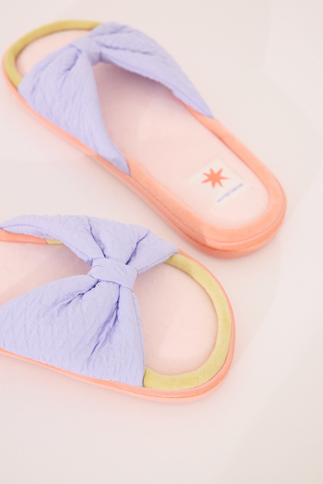 Open-toed slippers