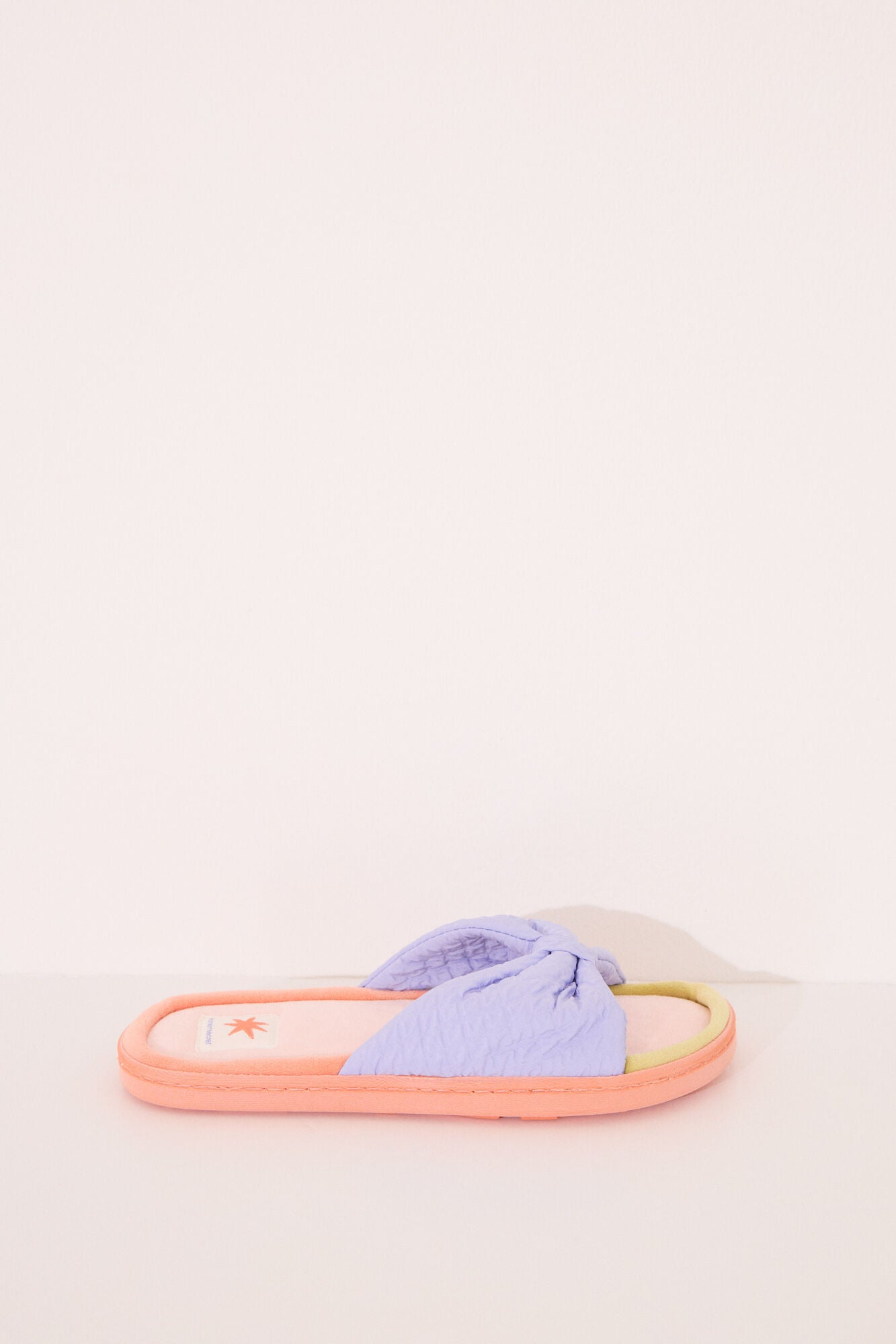 Open-toed slippers
