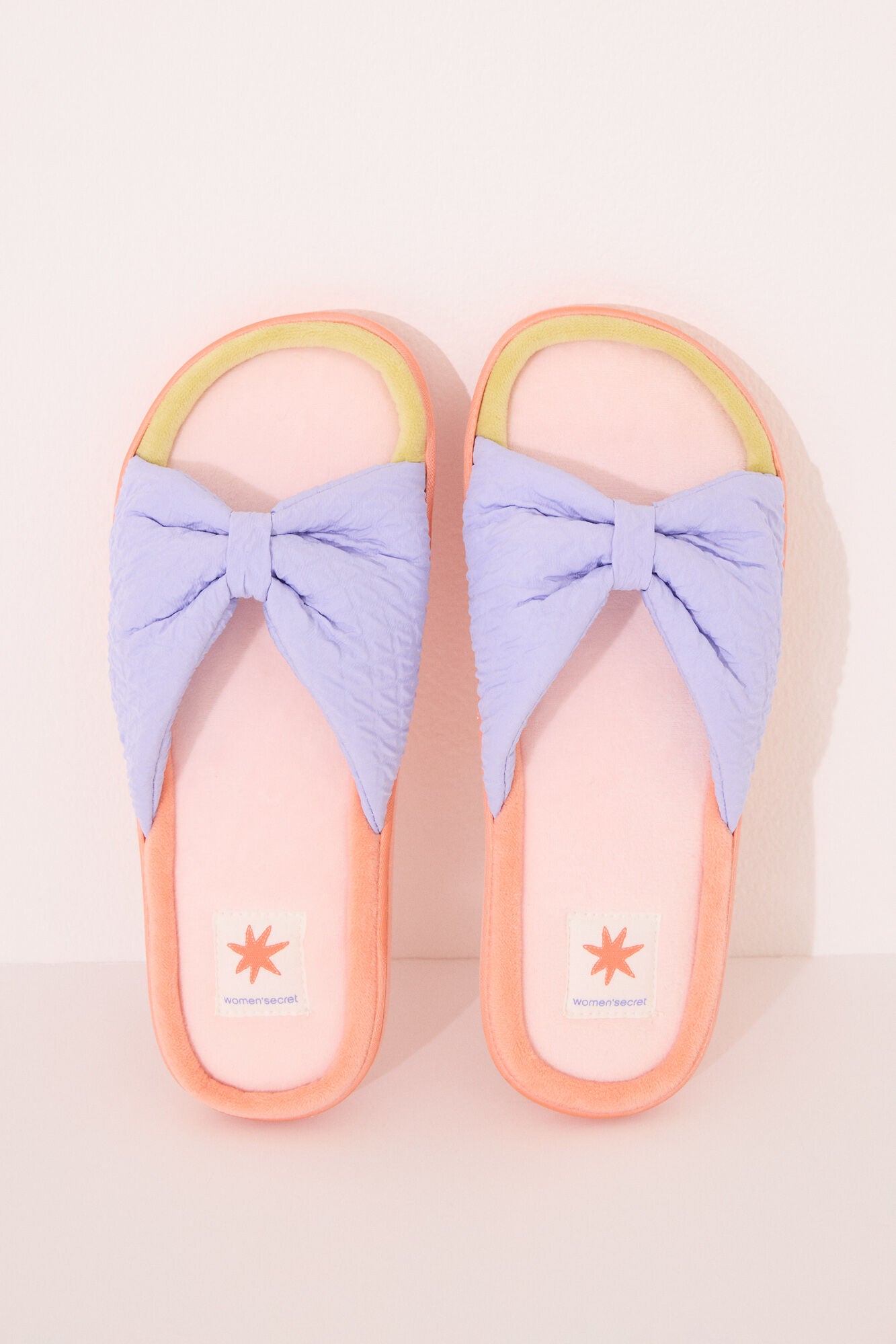 Open-toed slippers