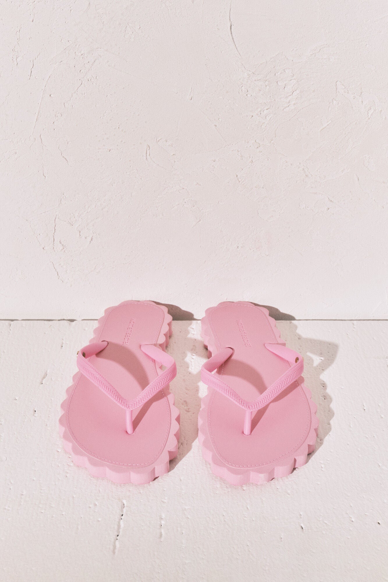 Pink wavy effect toe post sandal
