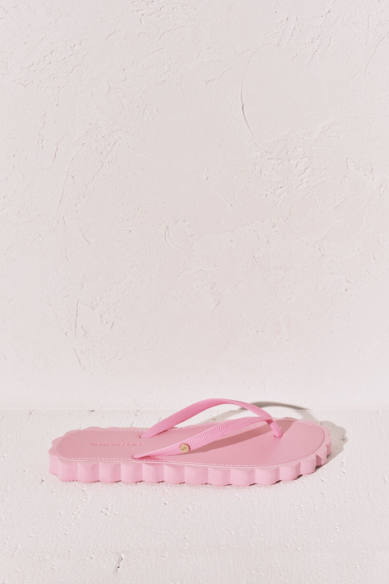 Pink wavy effect toe post sandal
