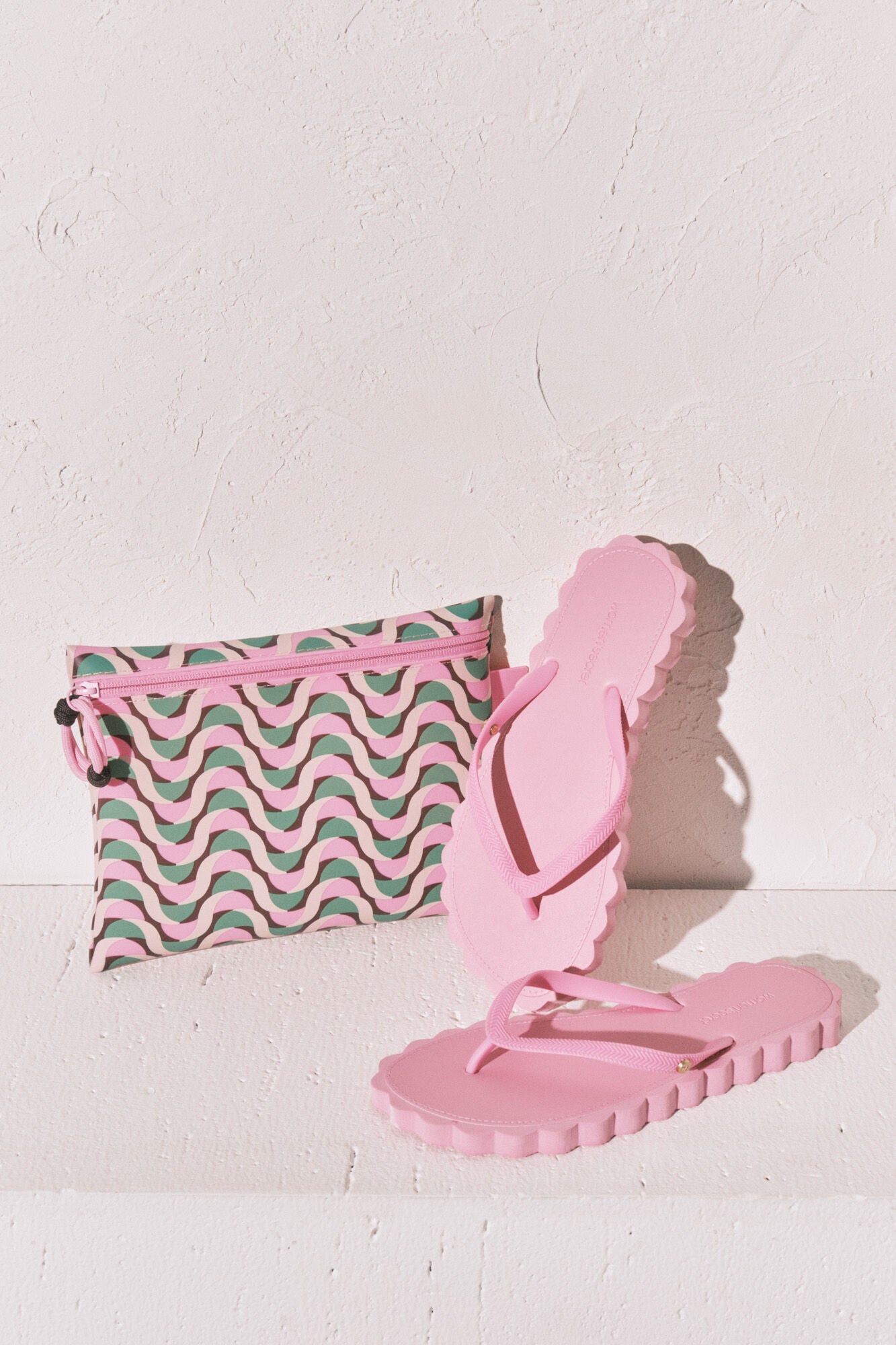 Pink wavy effect toe post sandal