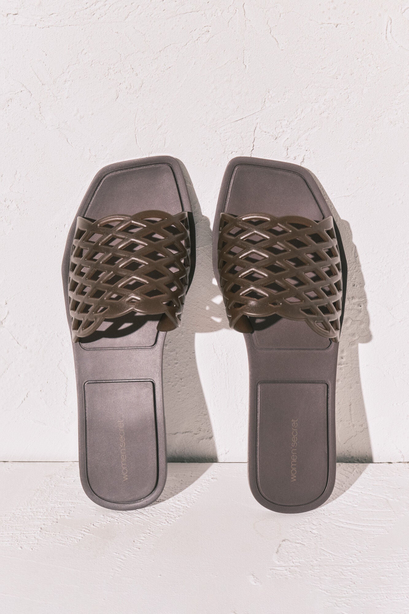 Brown jelly flat sandals