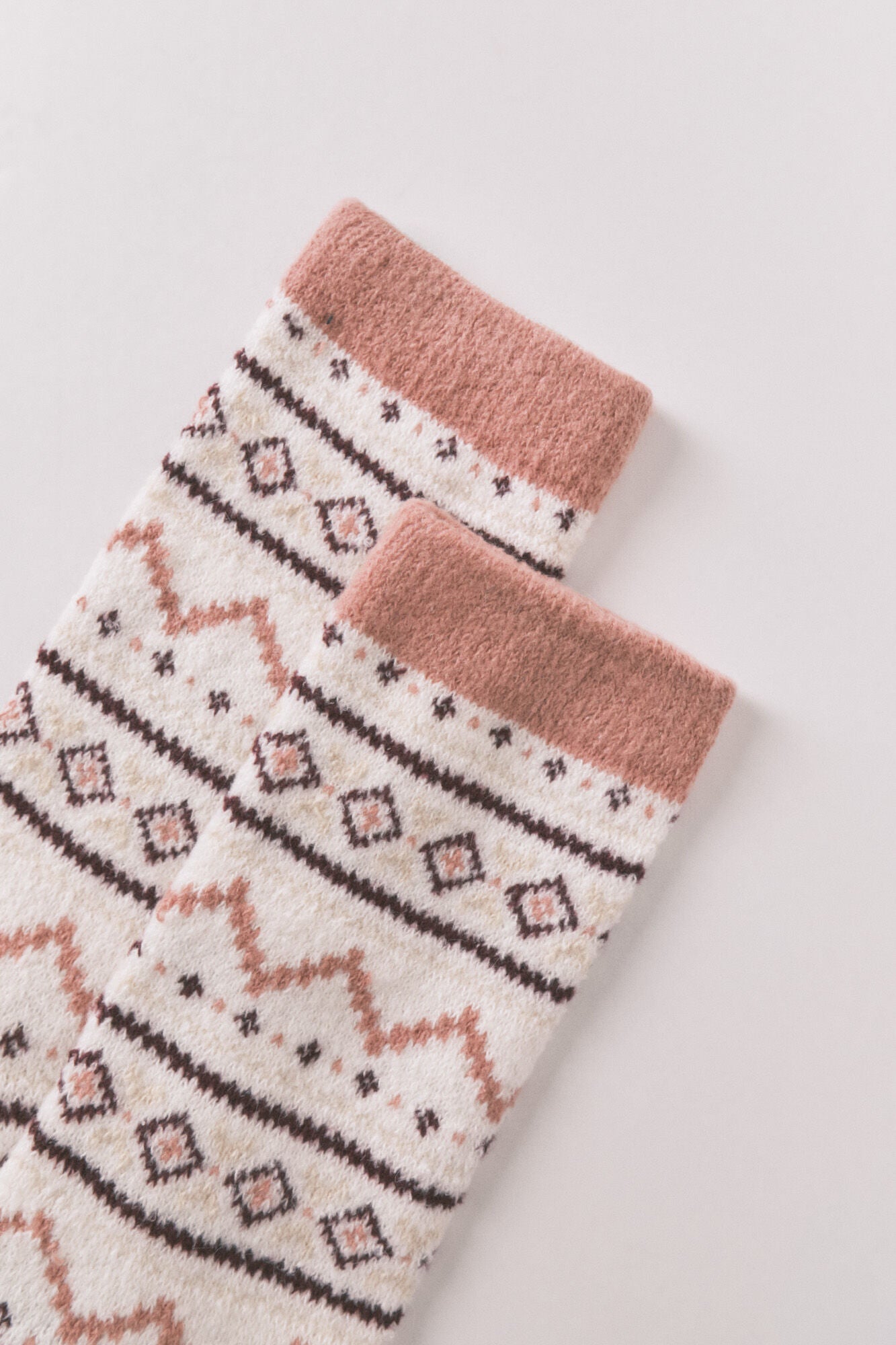 Long hair socks with pink border print