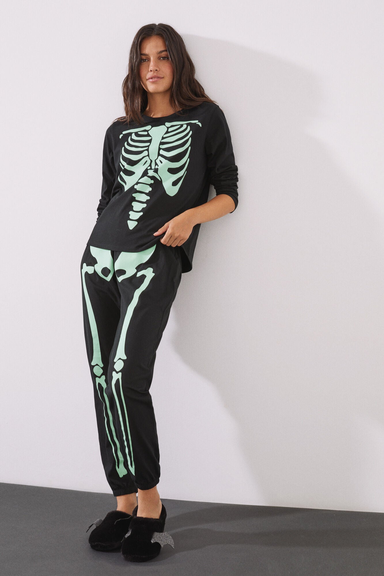 Long pajamas with skeleton