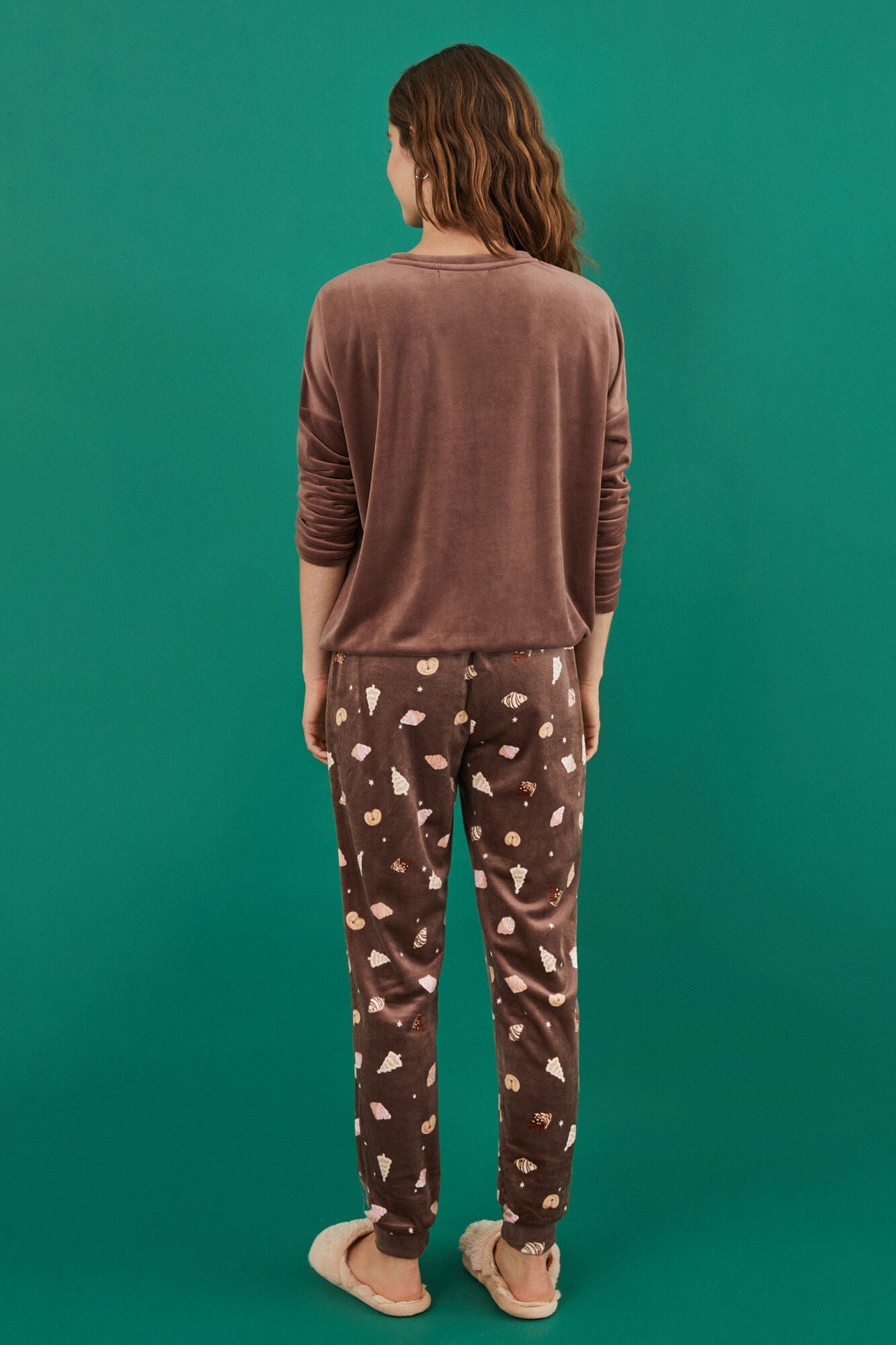 Manolo Bakes velvet pyjamas