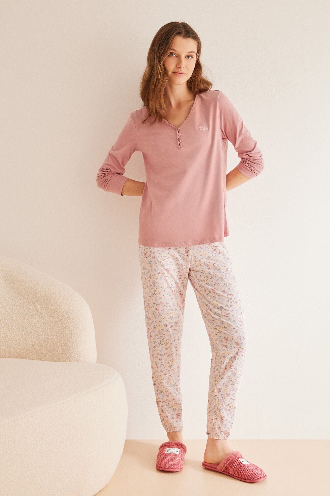 Long pyjamas with flowers